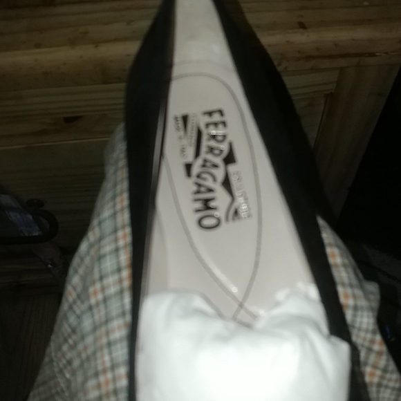 Flats - Picture 3 of 4